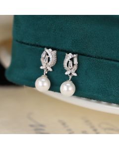 Women's Fashion Tulip Pearl Stud Earrings
