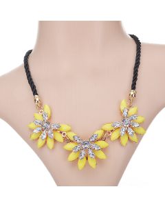 Clavicle Chain Beach Vacation Wind Sun Flower Short Necklace Retro Three Flower Necklace Korean Wholesale