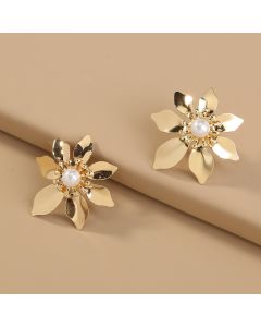 Pure White Pearl Metal Petal Temperament Fashion Ladies Earrings