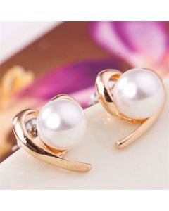 Classic fashion heart-shaped pearl earrings