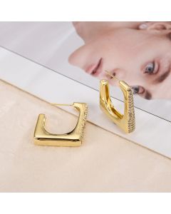 Simple And Versatile Diamond Earrings