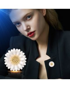 Simple Small Daisy Brooch Female Anti-lost Pin