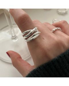 Irregular Highlight Line Crossing Ring