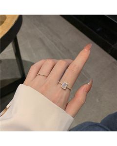 Fashion Simple Zircon Square Diamond Ring