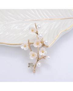 Fashion New Retro Fritillary Freshwater Pearl Plum Brooch Fashion Elegant High-end Accessories