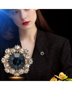 Crystal Brooch Horse Needle Brooch Anti-exposure Collar Buckle
