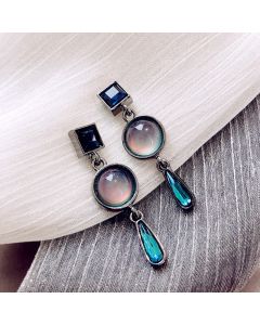 Light luxury design crystal earrings