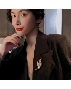 Leaf Anti-glare Buckle Brooch Female Pearl Fixed Clothes