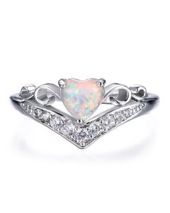 Heart shaped V diamond ring