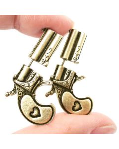 A pair Of Creative Love Retro Stereo Pierced Earrings