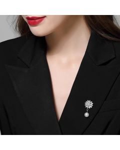 Cute Classic Style Gold-plated Zircon Snow Lotus Pearl Corsage Special-interest Design Elegant Exquisite High-end Brooch