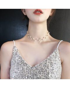 Feminine simple pearl necklace
