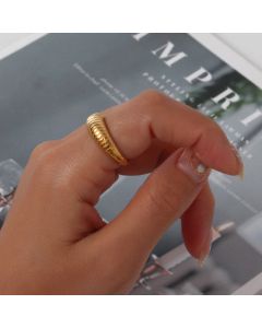 Women's Fashion Gold Pinstripe Ring